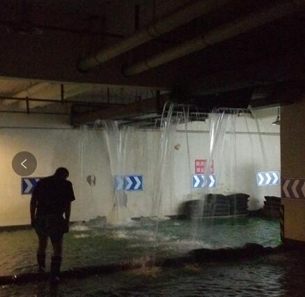 圍觀城市遇大雨時充氣囊在電力搶修中的快速應(yīng)用